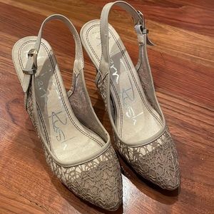 Modern Rush tan lace heels size 8 EUC